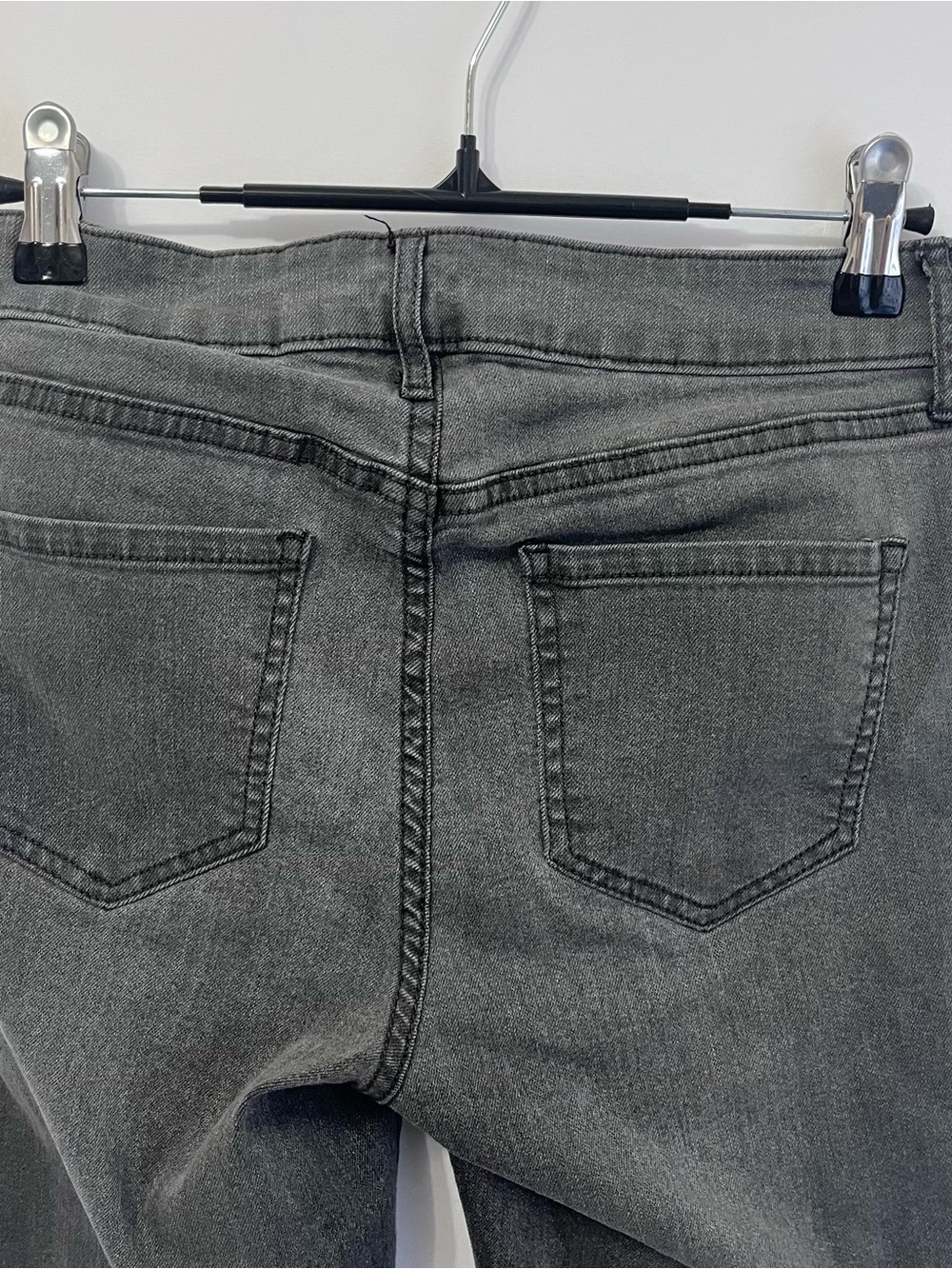 Old Navy Women's Faded Black Super Ajuste Skinny Jeans - Picture 4 of 11